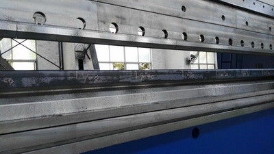 বৈদ্যুতিক মোটরযুক্ত CNC হাইড্রোলিক শীট মেটাল বেন্ডিং ব্রেক 10 মিমি/সেকেন্ড হালকা মেরুতে
