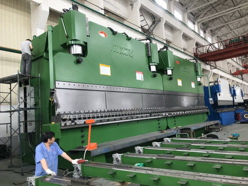 200mm LVD CNC ট্যান্ডেম প্রেস ব্রেক মেশিন 40 - 3000 টন টেবিলের দৈর্ঘ্য 2 - 12 মি