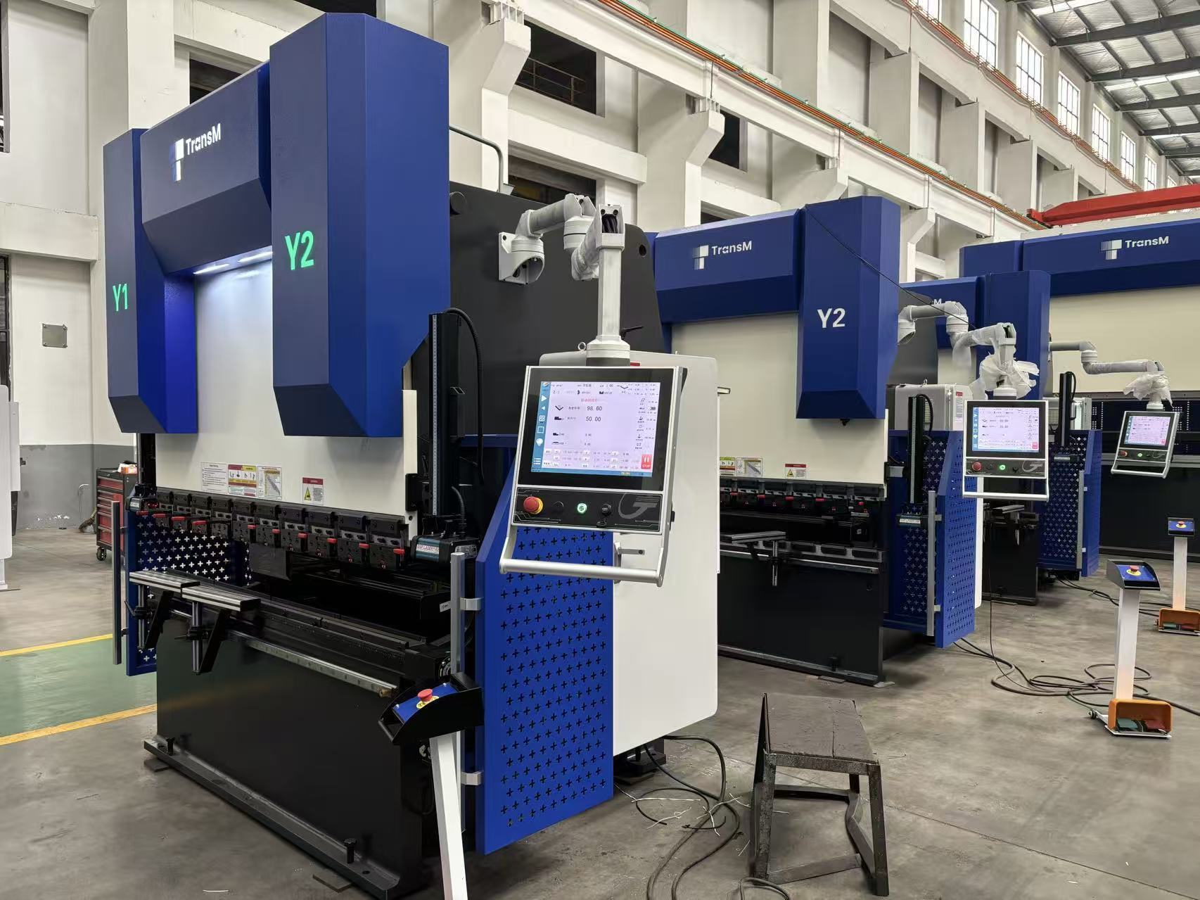 সর্বশেষ কোম্পানি ব্লগ সম্পর্কে How does a cnc hydraulic press brake improve accuracy for steel door frame bending?