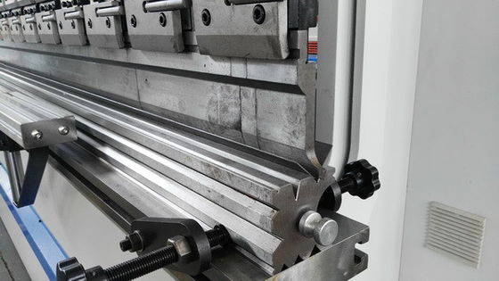 কেনা উচ্চ শক্তি 30 ডিগ্রি ধারালো ছিদ্র 125T প্রেস ব্রেক টুল 42CrMo উপাদান ফরজিং online manufacture