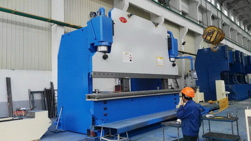 400T ফোর্স ভারী হাইড্রোলিক প্রেস ব্রেক 7m দৈর্ঘ্য বেধ 8mm ধাতু শীট নমন