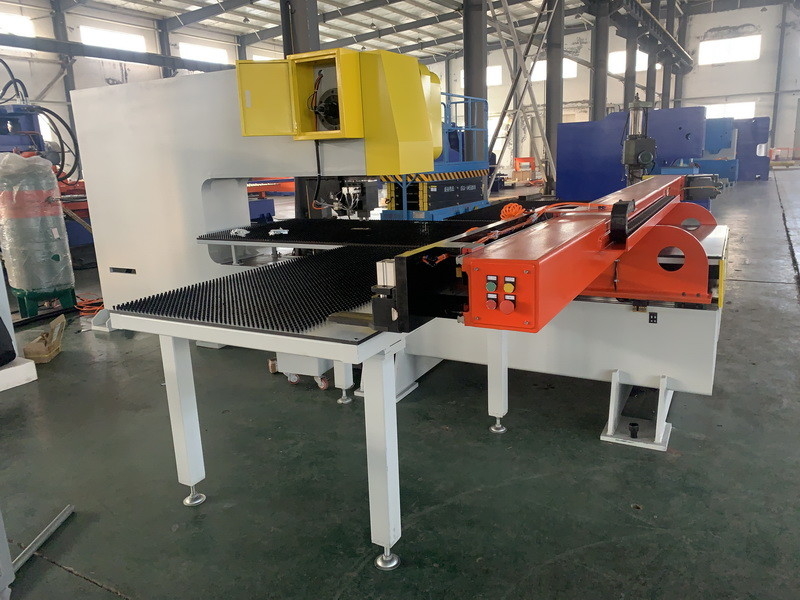 3mm শীট CNC যান্ত্রিক পাঞ্চিং প্রেস প্রক্রিয়া 40' কন্টেইনার ওয়াল প্লেট